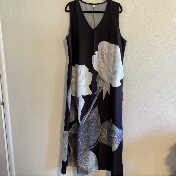 Dresses & Skirts - - Beautiful maxi dress